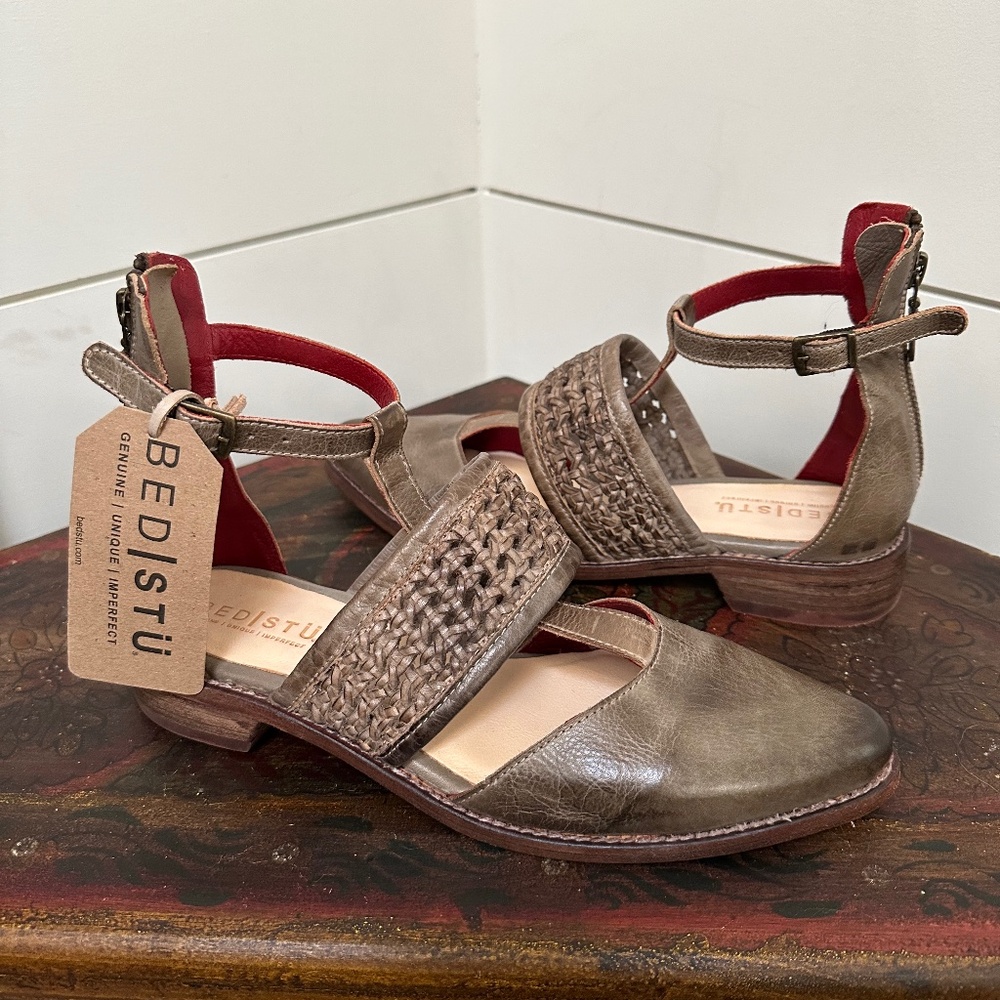 NWT Bed Stu Bethany T-strap